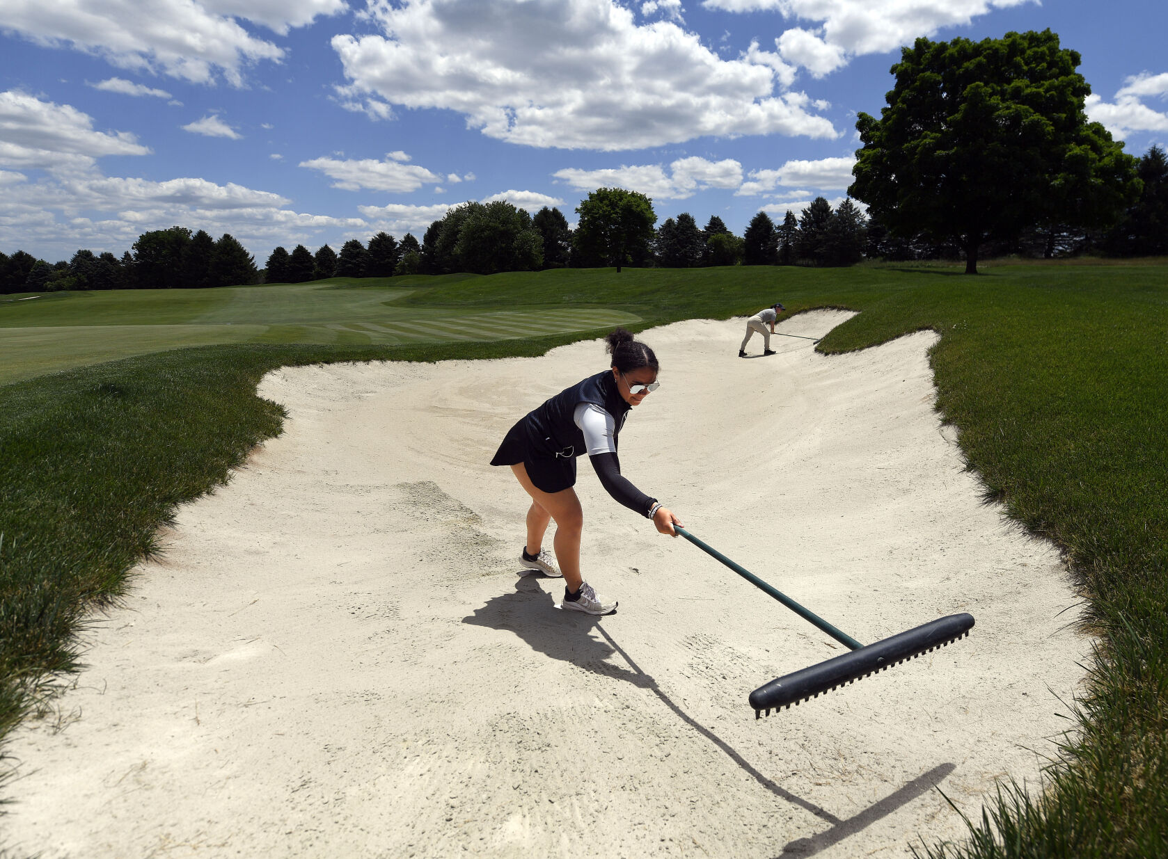 Female volunteers keep US Women's Open course looking pristine